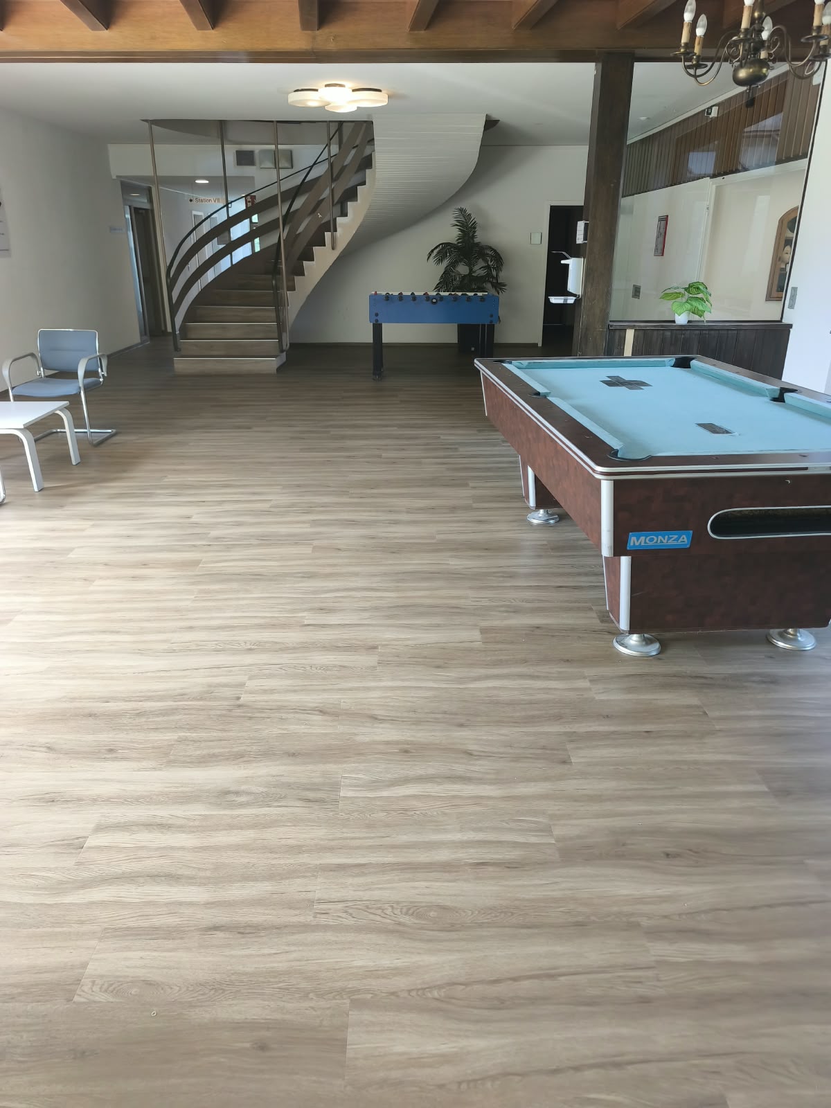 Aufenthaltsraum SRH Gesundheitszentrum Dobel, neuer Bodenbelag